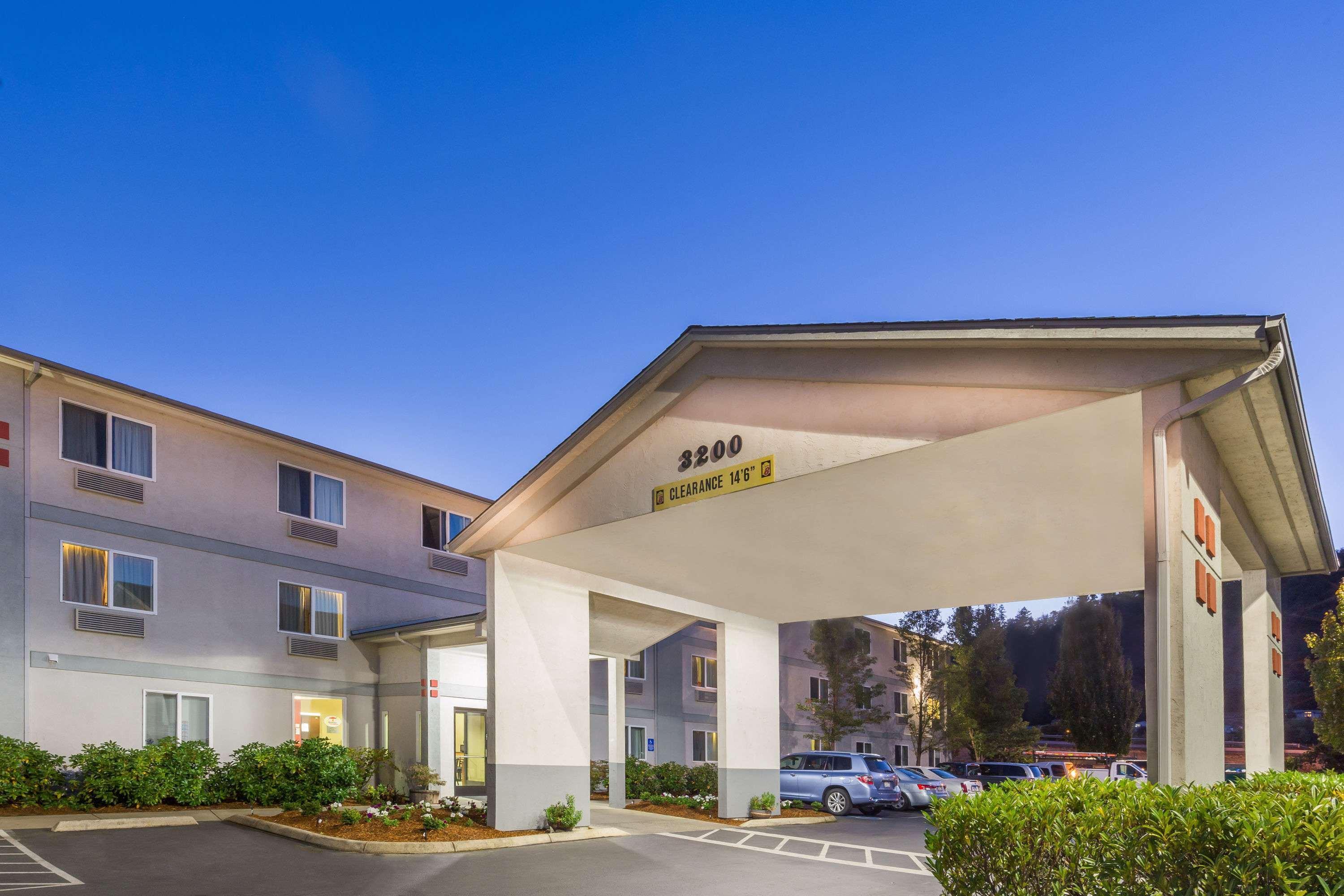 Hotel Super 8 By Wyndham Roseburg Exteriér fotografie