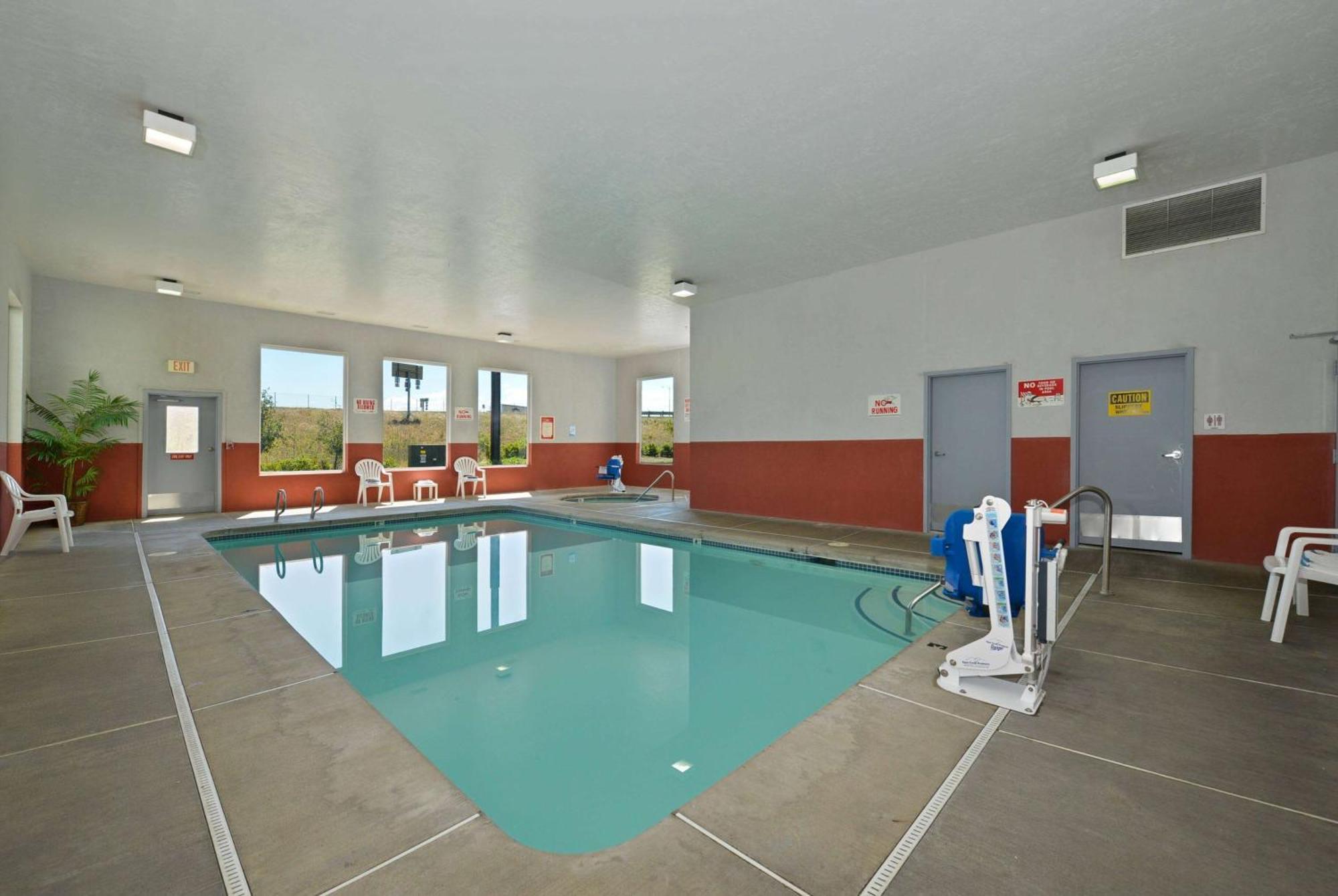 Hotel Super 8 By Wyndham Roseburg Exteriér fotografie