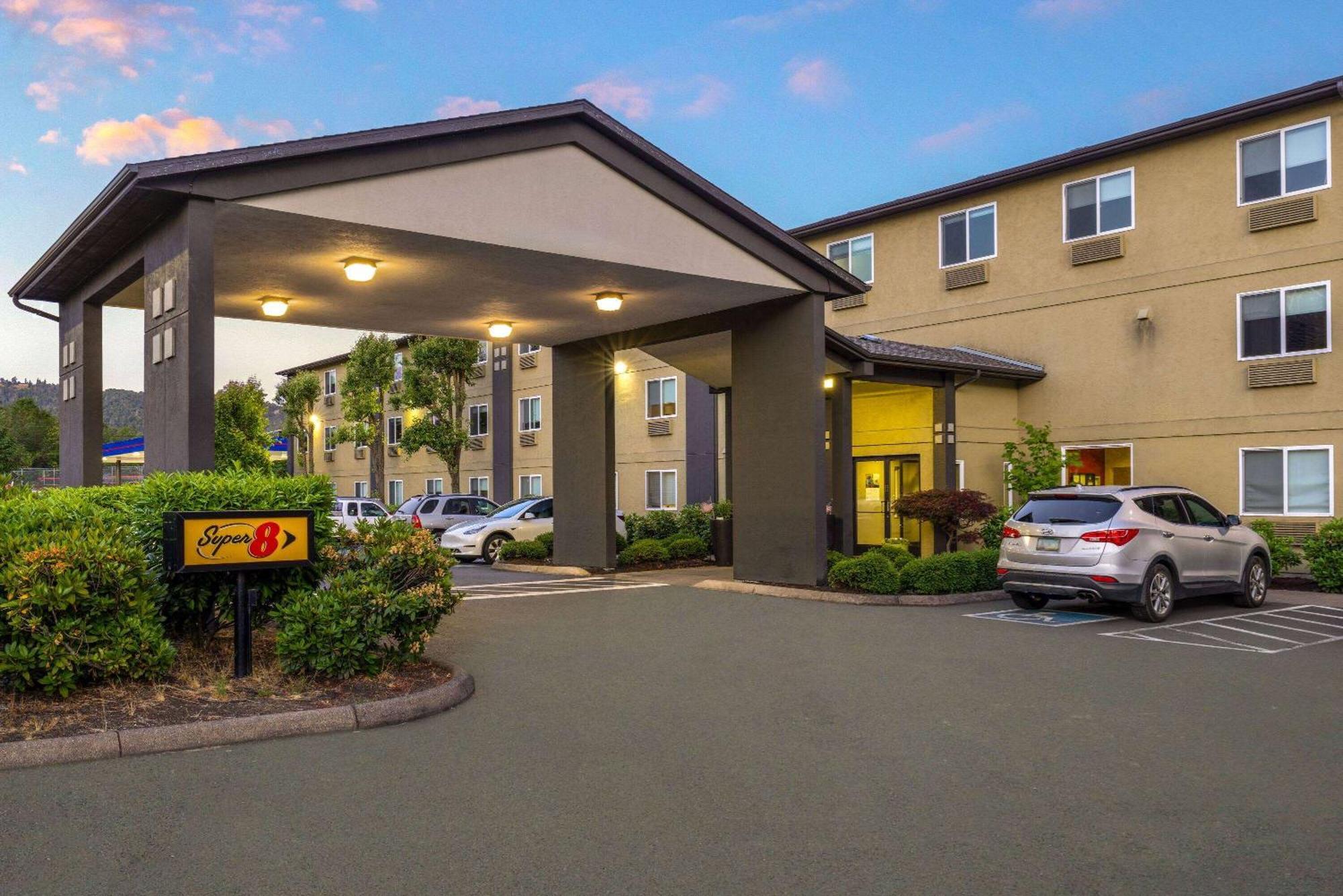Hotel Super 8 By Wyndham Roseburg Exteriér fotografie