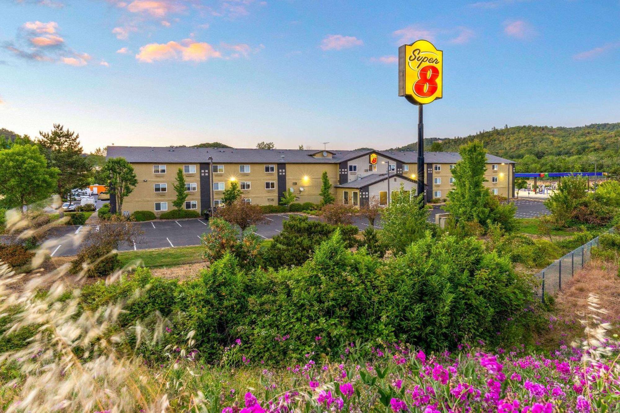 Hotel Super 8 By Wyndham Roseburg Exteriér fotografie
